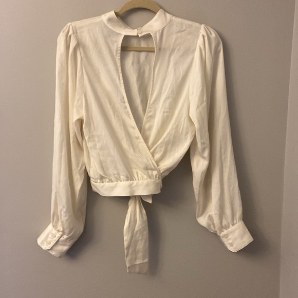 NWT Banana Republic Ivory Wrap blouse size medium - Picture 2 of 4